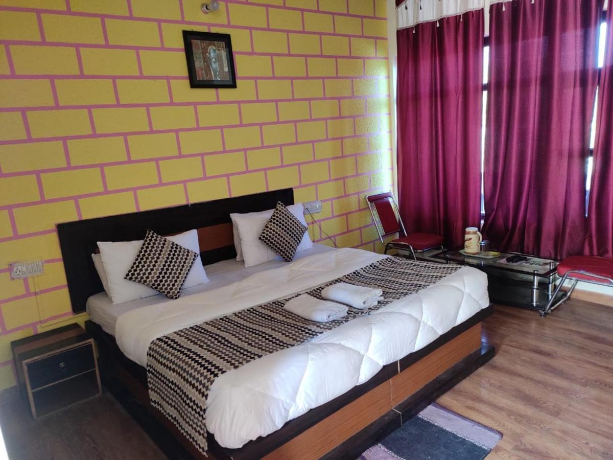 Hotel Deepraj, קאוסאני מראה חיצוני תמונה